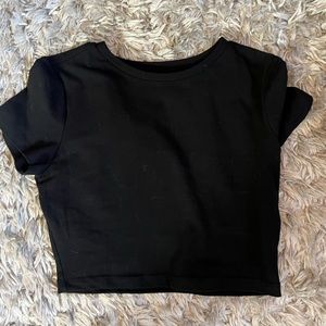 Black cropped tee